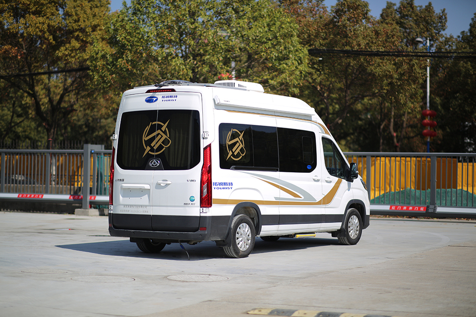 2021款大通V90