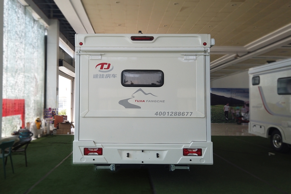 双拓展房车