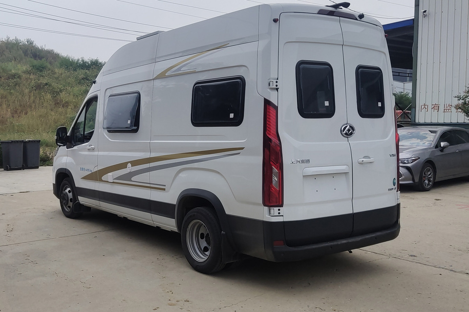 御泰房车 自行式B JHW5041XLJS6型旅居车