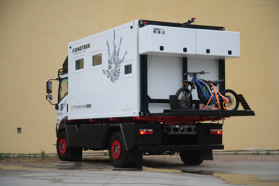中卡房车4×4