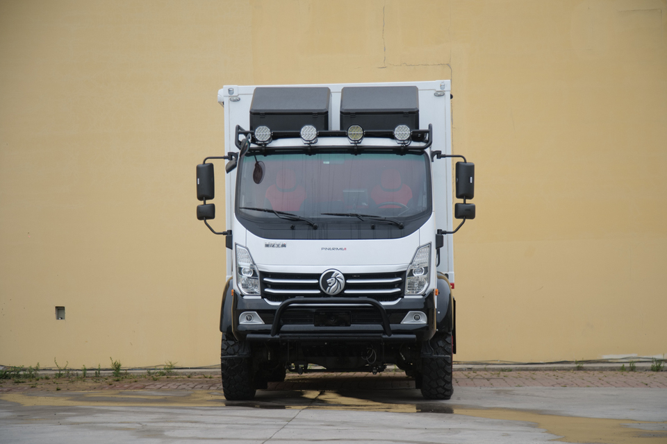 中卡房车4×4