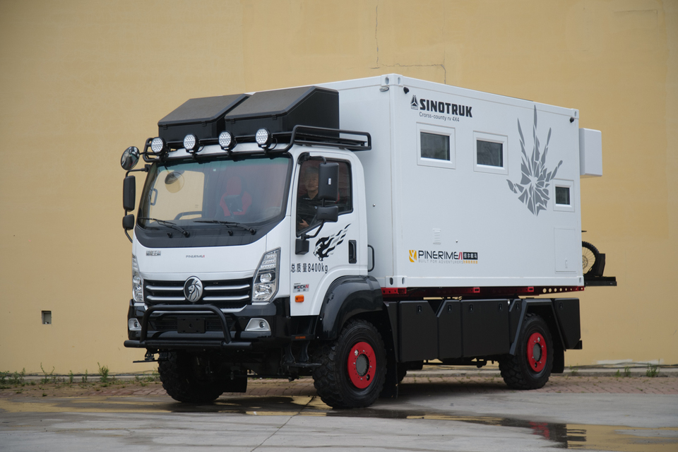 中卡房车4×4