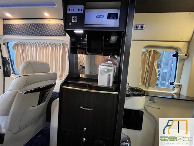 奔驰 2016款奔驰斯宾特sprinter 3.5V6汽油B型旅居房车