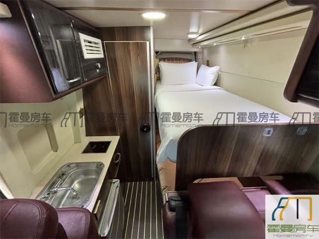 大通房车 2017款卫航大通V80 长轴高顶B型房车