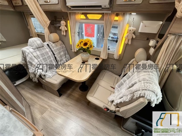 依维柯房车 2021 款 依维柯欧胜 齐星 C型大额头升顶房车