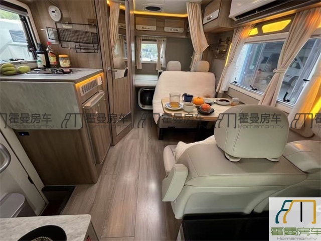 依维柯房车 2021 款 依维柯欧胜 齐星 C型大额头升顶房车