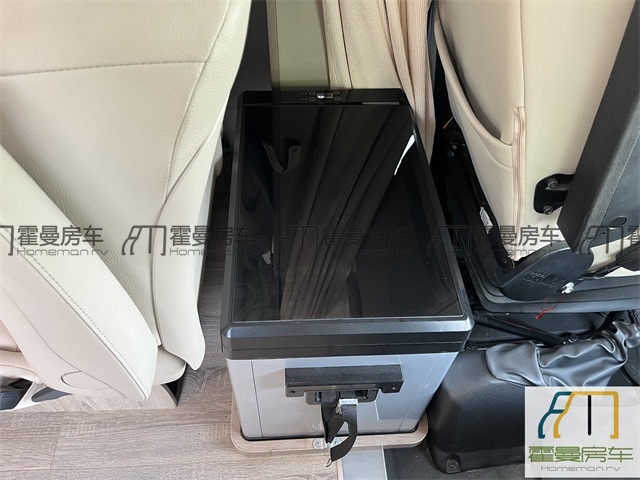 依维柯房车 2021 款 依维柯欧胜 齐星 C型大额头升顶房车