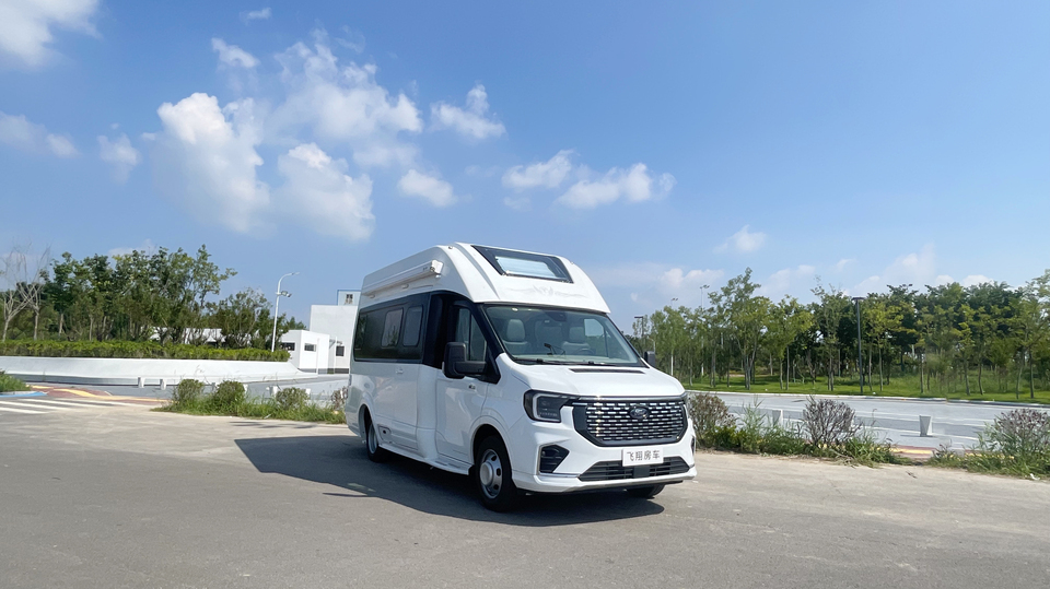 匠心一体成型车厢!飞翔福特 T8 铁 C 房车,硬核工艺护航长途旅居